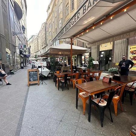 Appartement Bright Apartment In The Most Beautiful Street Of Budapest Vaci Street, Fashion Street *