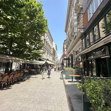 Bright Apartment In The Most Beautiful Street Of Budapest Vaci Street, Fashion Street Appartement Budapest