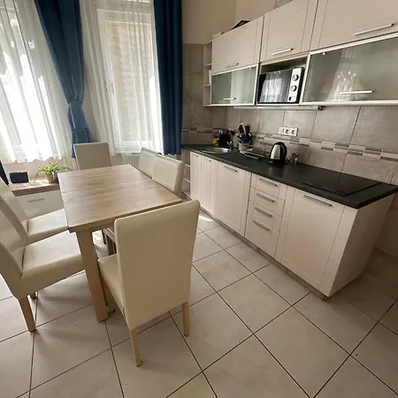 Appartement Bright Apartment In The Most Beautiful Street Of Budapest Vaci Street, Fashion Street *
