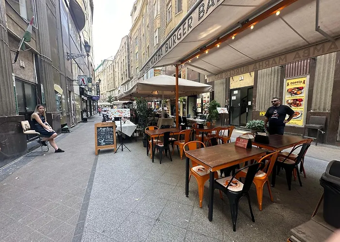 Daire Bright Apartment In The Most Beautiful Street Of Budapest Vaci Street, Fashion Street *