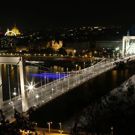 Bright Apartment In The Most Beautiful Street Of Budapest Vaci Street, Fashion Street بودابست