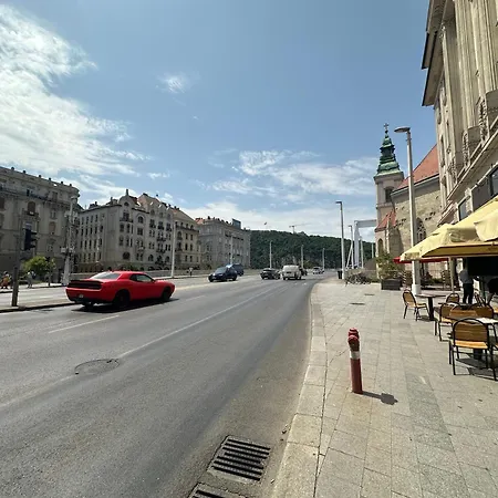 Apartman Bright Apartment In The Most Beautiful Street Of Budapest Vaci Street, Fashion Street Budapest